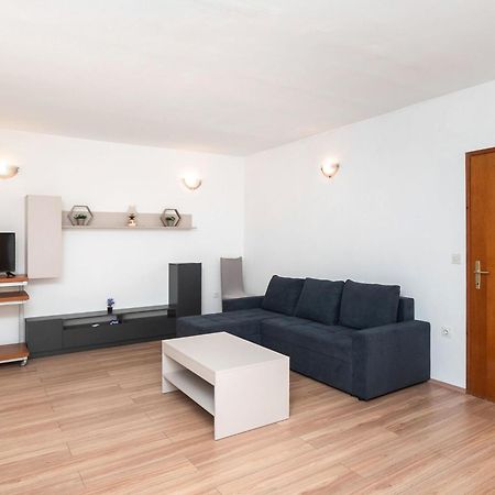 Apartment Ljuba Примоштен Экстерьер фото