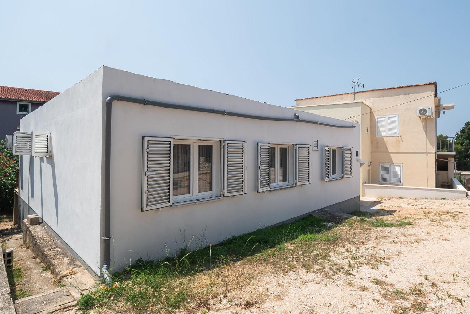 Apartment Ljuba Примоштен Экстерьер фото