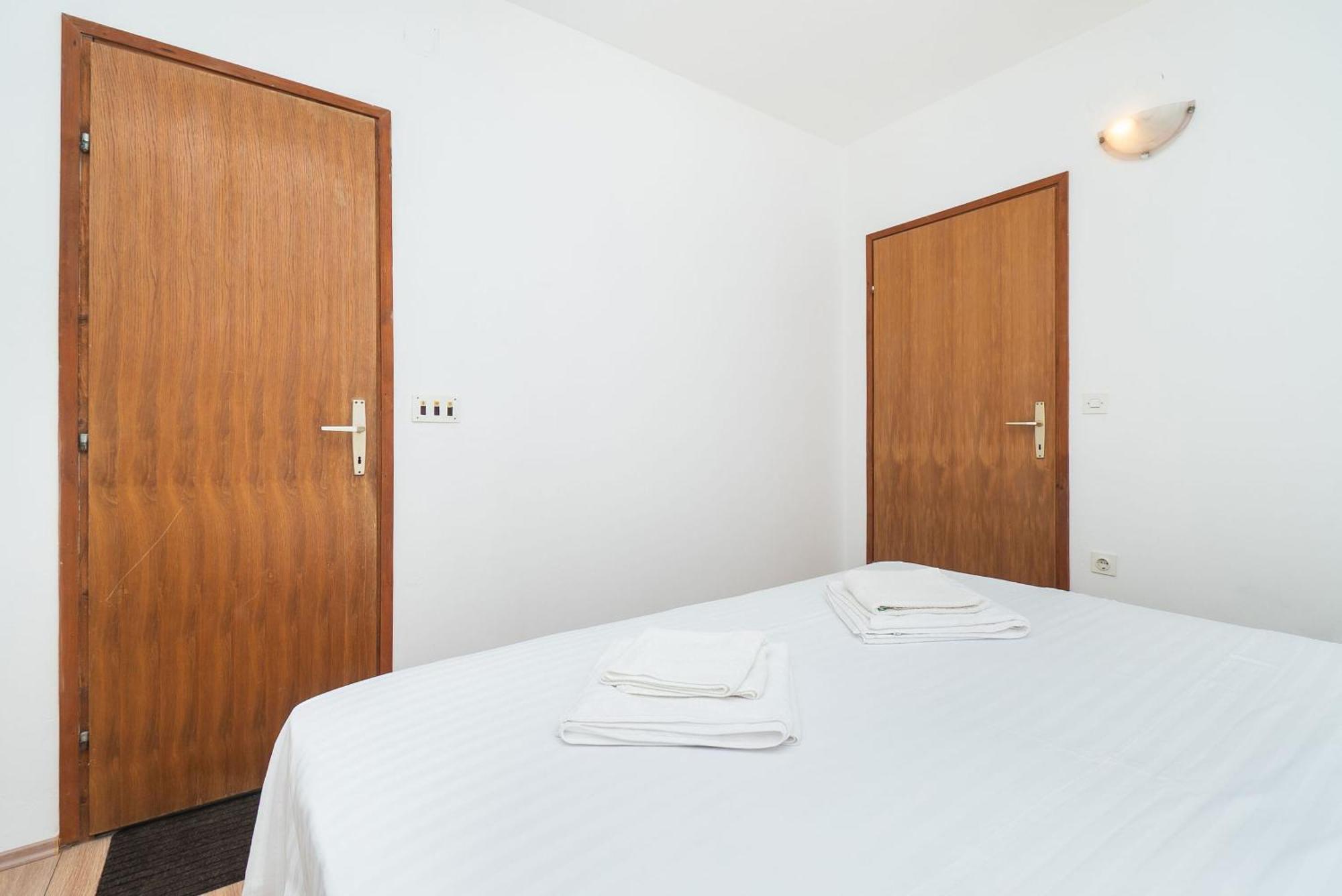 Apartment Ljuba Примоштен Экстерьер фото
