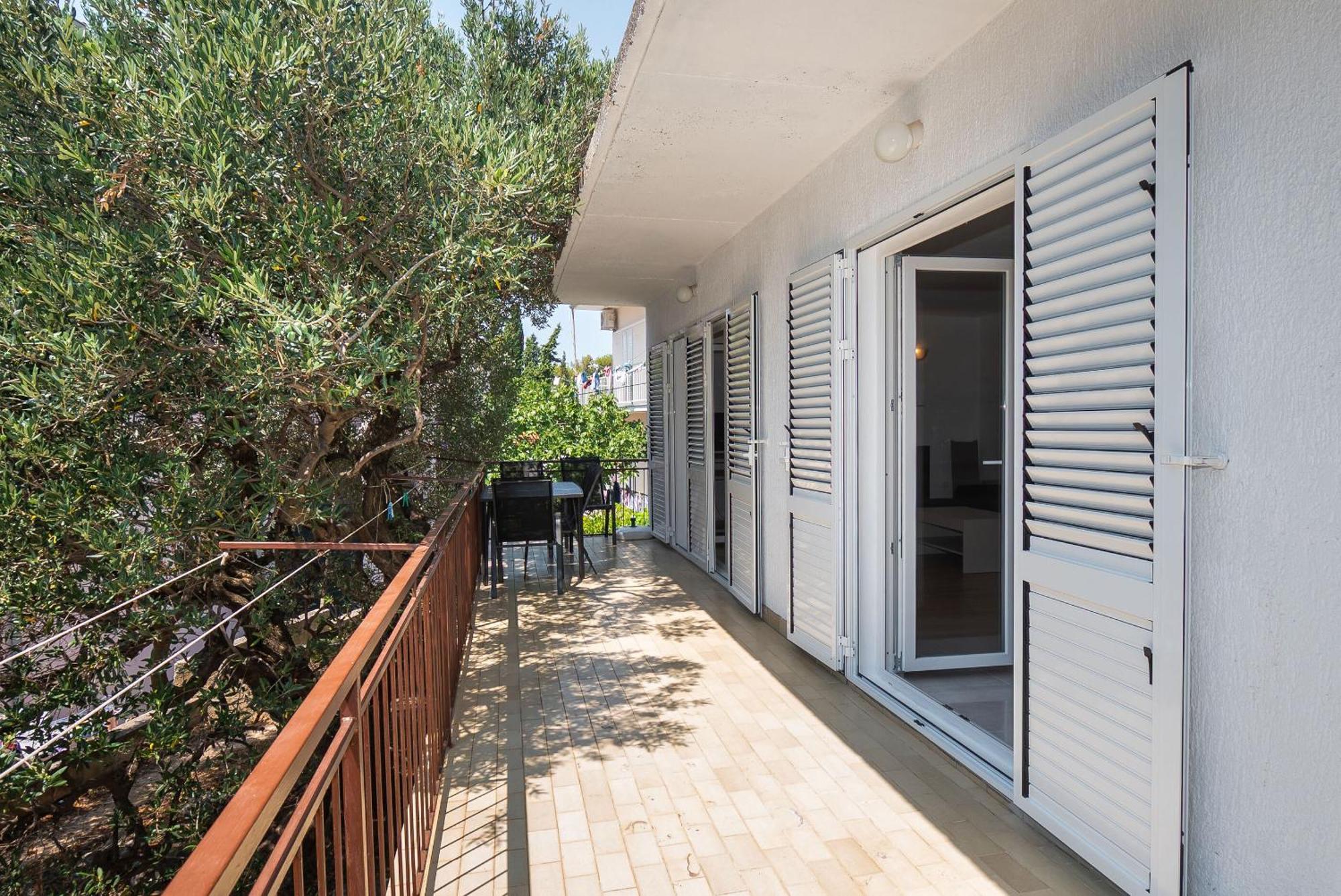 Apartment Ljuba Примоштен Экстерьер фото