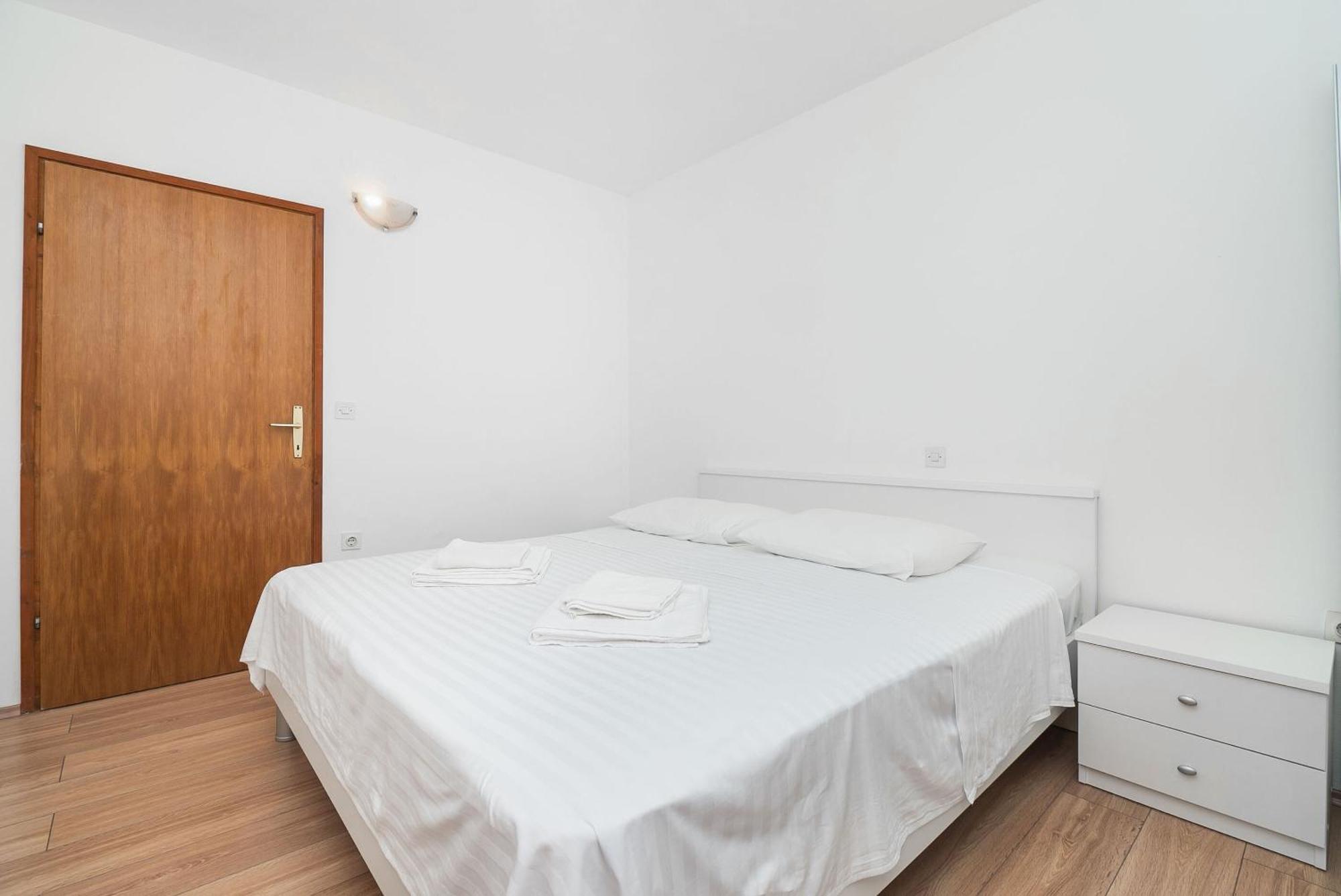 Apartment Ljuba Примоштен Экстерьер фото
