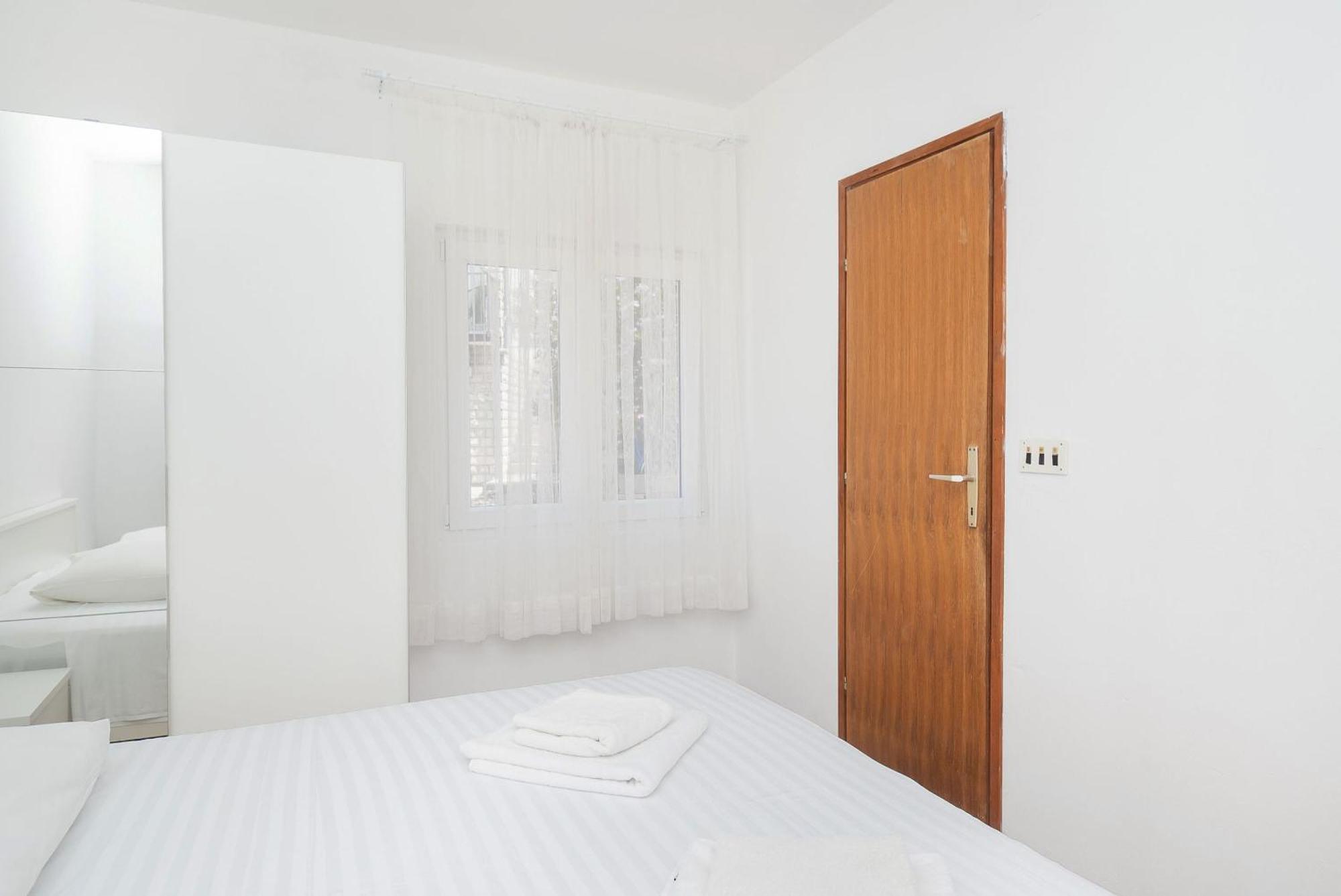 Apartment Ljuba Примоштен Экстерьер фото